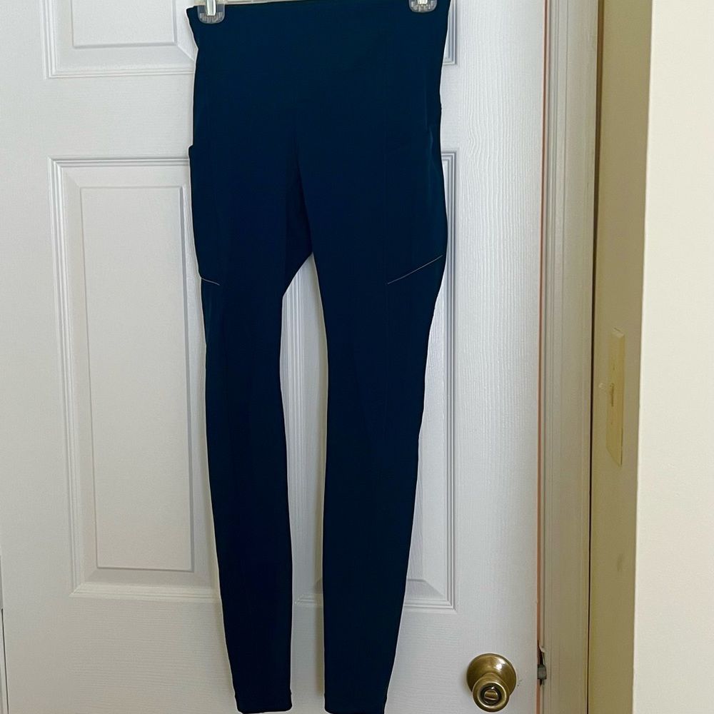 Navy lululemon leggings with pockets